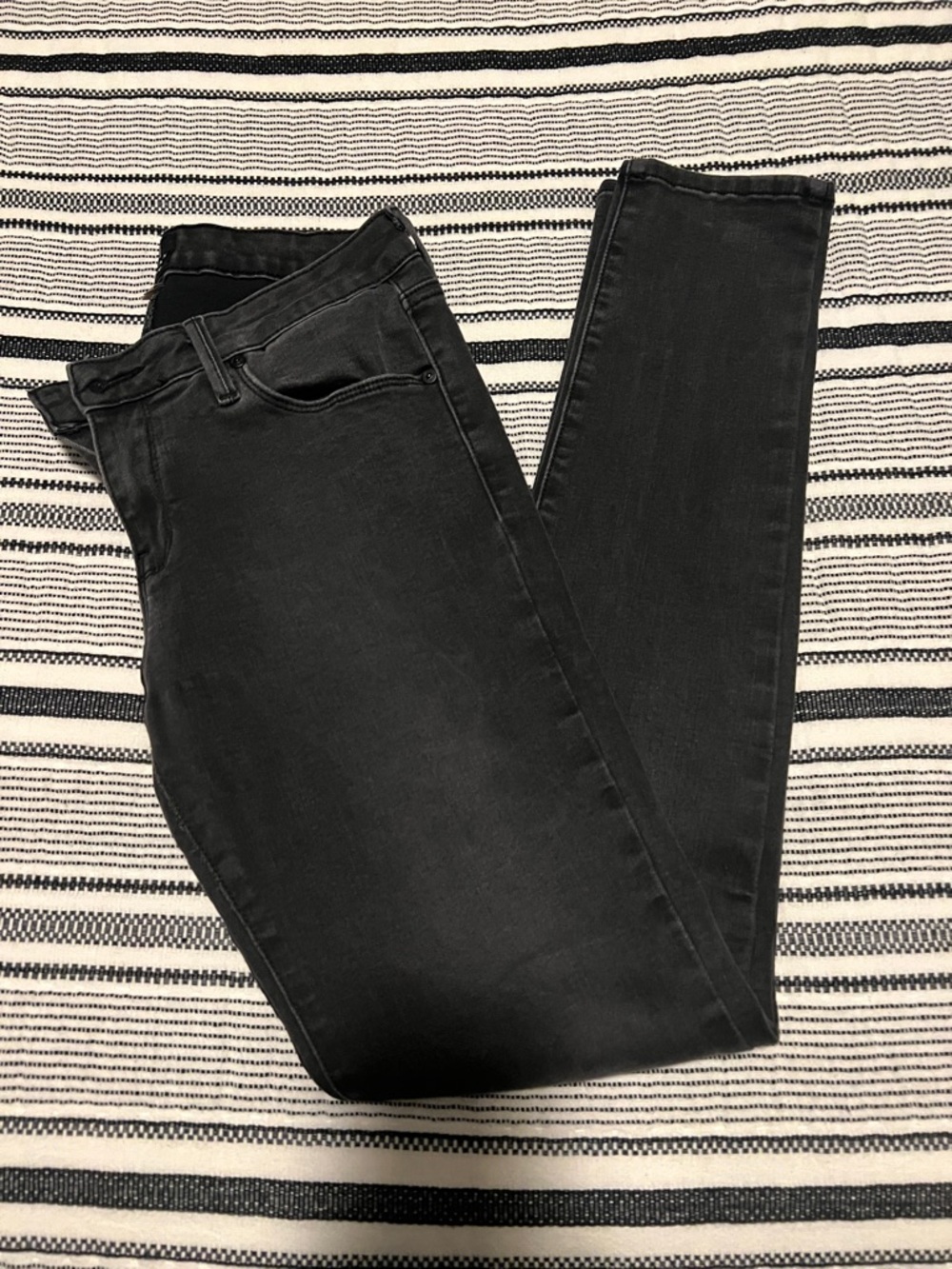 Just Black Women's Skinny Jeans in Black